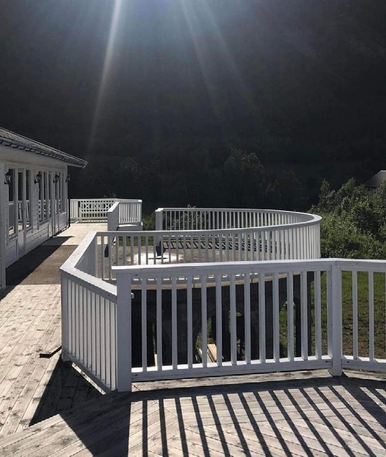 Senja Living Aparthotel Stonglandseidet Exterior photo