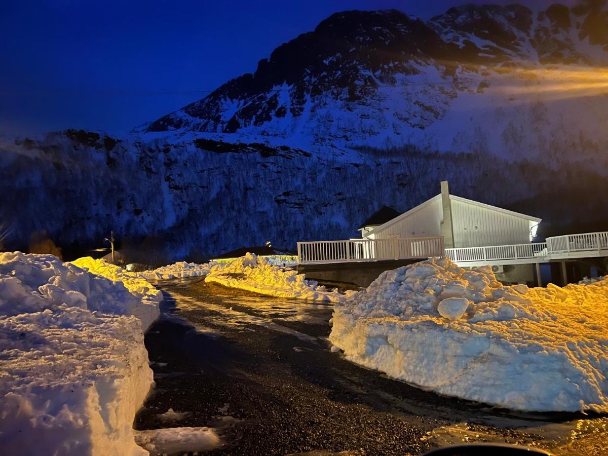 Senja Living Aparthotel Stonglandseidet Exterior photo
