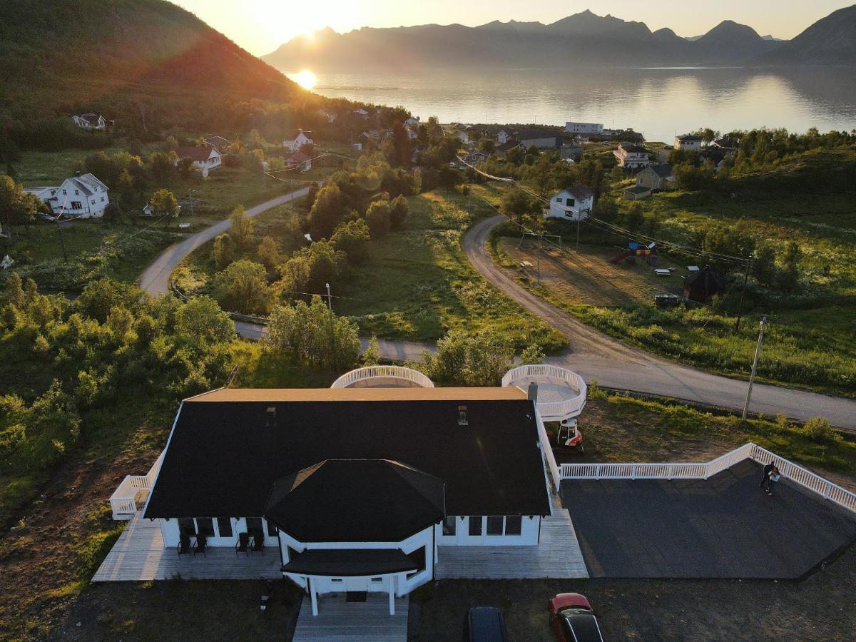 Senja Living Aparthotel Stonglandseidet Exterior photo