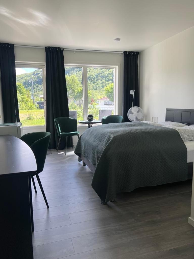 Senja Living Aparthotel Stonglandseidet Exterior photo