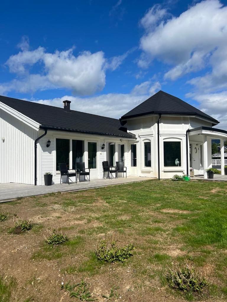 Senja Living Aparthotel Stonglandseidet Exterior photo